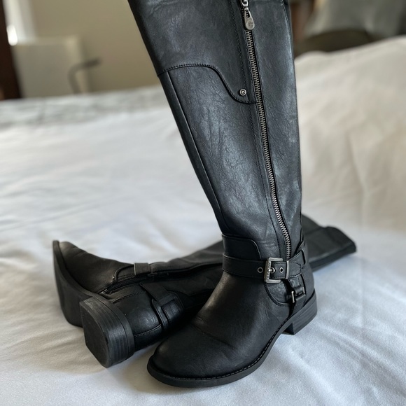 Boots by Guess - Picture 2 of 5